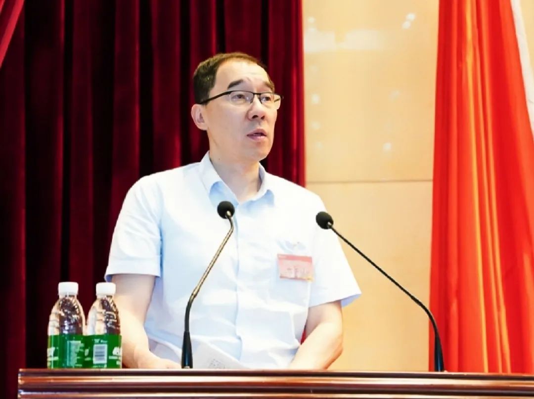 1714116400936412.jpg 华体会平台召开第四届职工代表大会第一次会议5.jpg